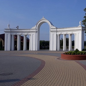 Вінницька обл., смт. Тростянець, Гайсинський р-н, арка, парк
